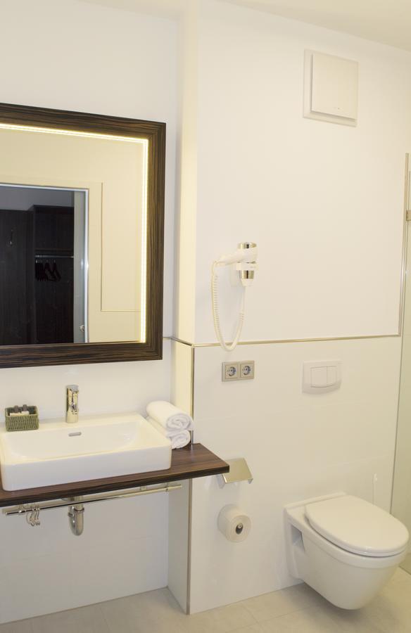 Dorfmeister Business Hotel B&B Weikersdorf am Steinfelde Bilik gambar